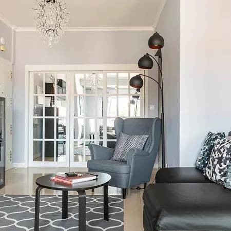 Apartment Plum Guide - Braque